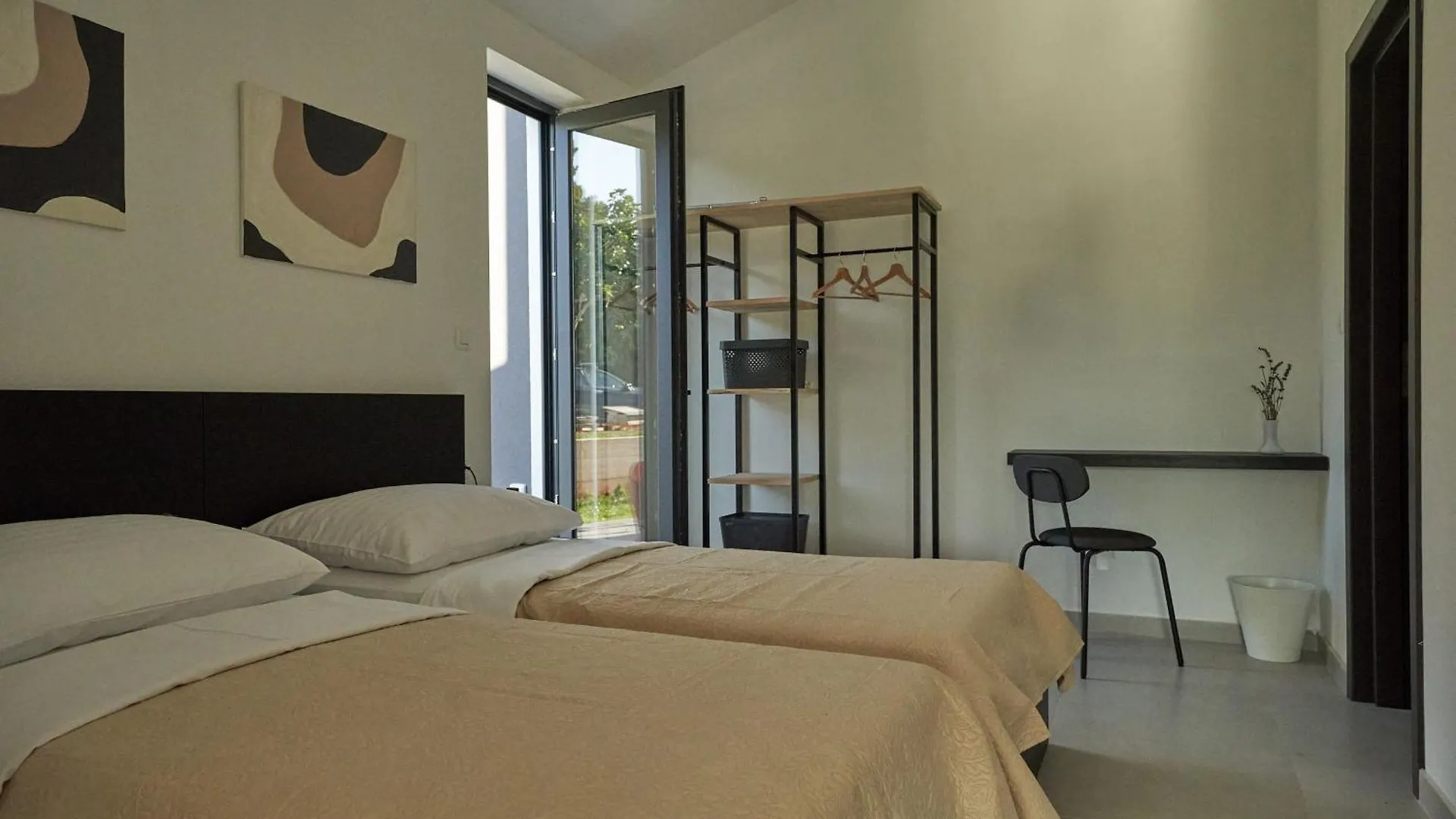 Villa Barbara In Porec For 6 People With Private Pool & Only 1 Km From Beach クロアチア