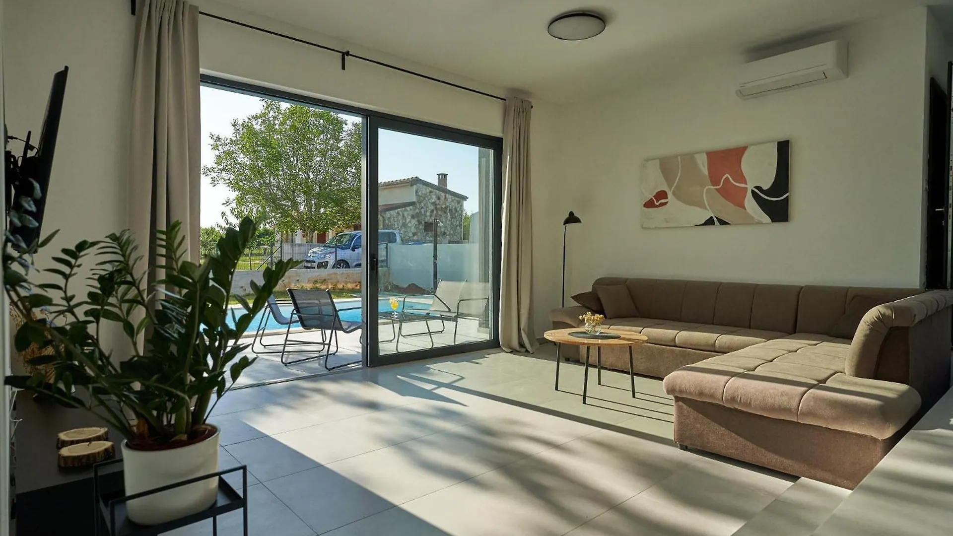 Villa Barbara In Porec For 6 People With Private Pool & Only 1 Km From Beach クロアチア